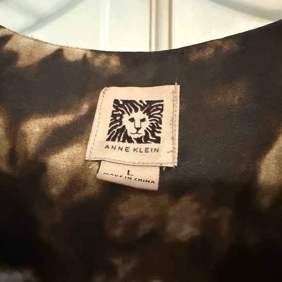 Women's Tie-Dye Sleeveless Top - Picture 2 of 4